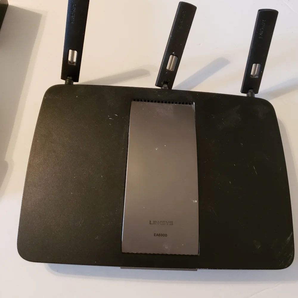 Linksys AC1900 Router - Picture 2 of 8